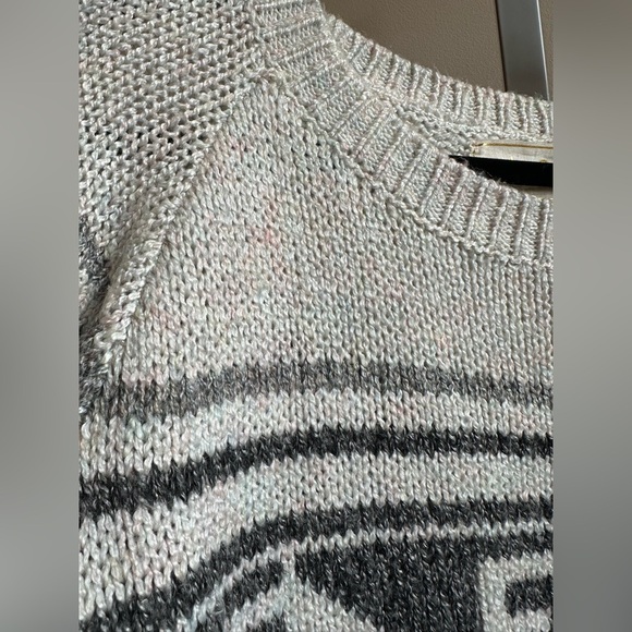 NEW Jen’s Pirate Beauty Dali Sweater 100% Polyester cream black gray pink - Picture 2 of 11